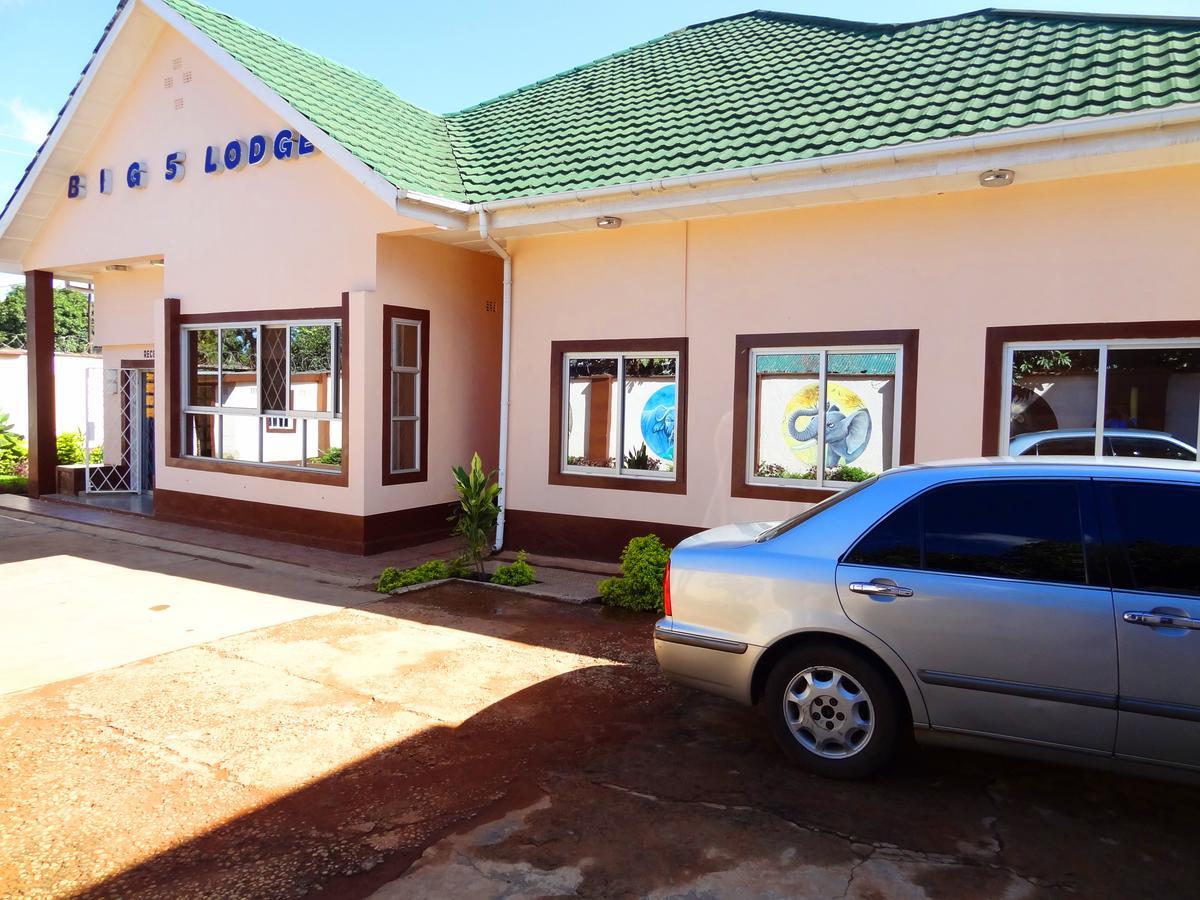 Big 5 Junior Lodge Lubumbashi Eksteriør billede